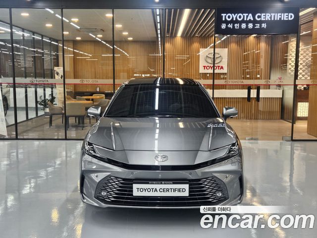 Toyota Camry 2.5 XLE Premium Hybrid — пробег 3 694 км — фото 3 из 5