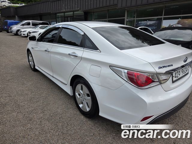 Hyundai Sonata 2.0 Premier — пробег 208 845 км — фото 5 из 5