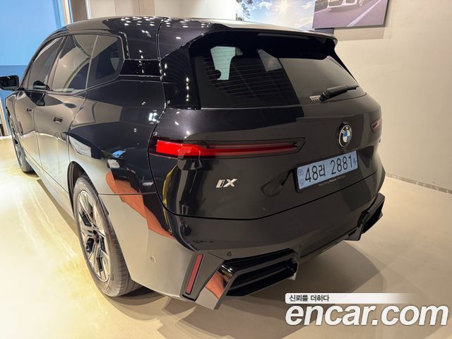 BMW iX xDrive45 M Sport — пробег 1 125 км — фото 4 из 5