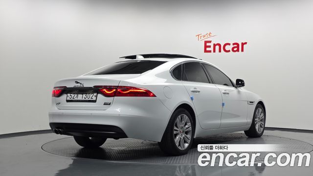 Jaguar XF 20d Portfolio AWD — пробег 92 044 км — фото 2 из 5