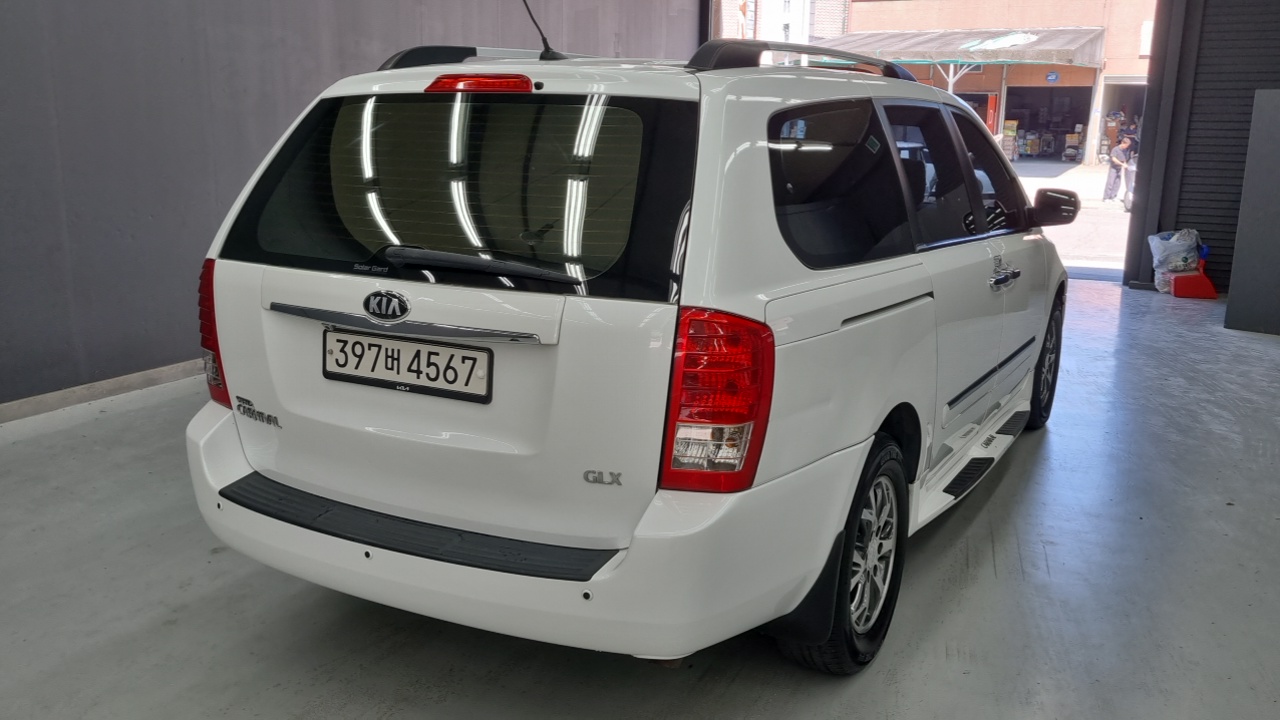 Kia Carnival Grand Carnival GLX Luxury — пробег 186 000 км — фото 2 из 5