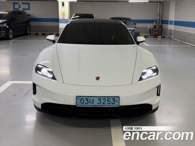 Porsche Taycan 4S — пробег 16 556 км — фото 1 из 5