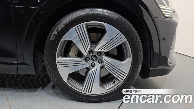 Audi e-tron из Кореи Encar