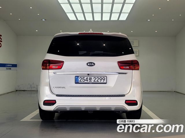 Kia Carnival из Кореи Encar