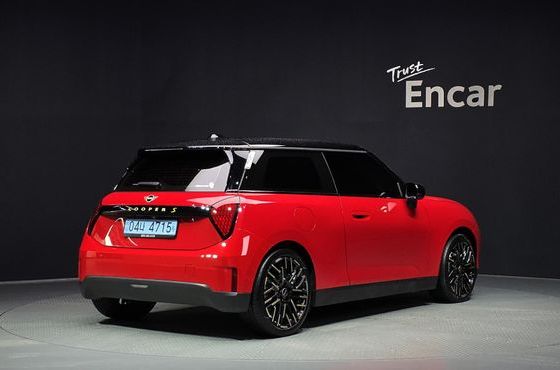 Mini Cooper SE Favoured — пробег 8 567 км — фото 2 из 5