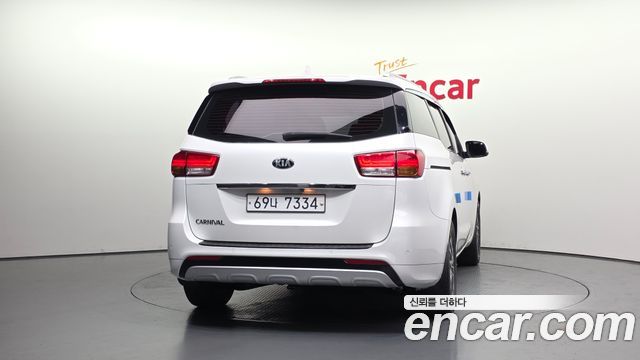Kia Carnival из Кореи Encar