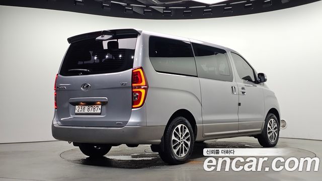 Hyundai Starex 4WD Urban 9-Seater Exclusive — пробег 196 464 км — фото 2 из 5
