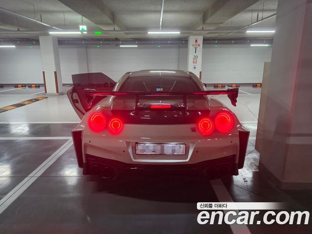 Nissan GT-R 3.8 Premium Edition R35 — пробег 145 000 км — фото 2 из 5