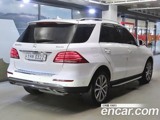 Mercedes-Benz GLE-Class GLE250 d 4MATIC — пробег 121 445 км — фото 4 из 5
