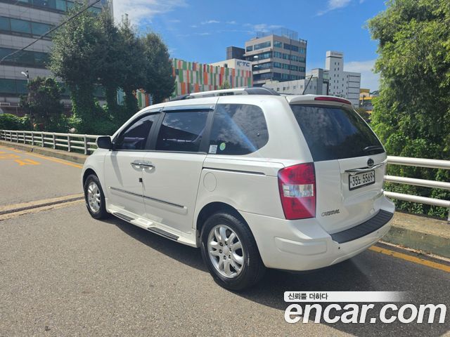 Kia Carnival New Carnival GLX High-Deluxe — пробег 128 254 км — фото 4 из 5