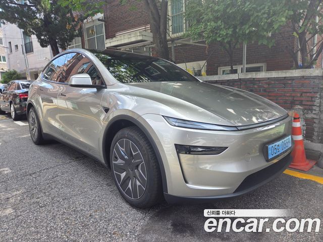Tesla Model Y L Long Range AWD — пробег 2 197 км — фото 2 из 5