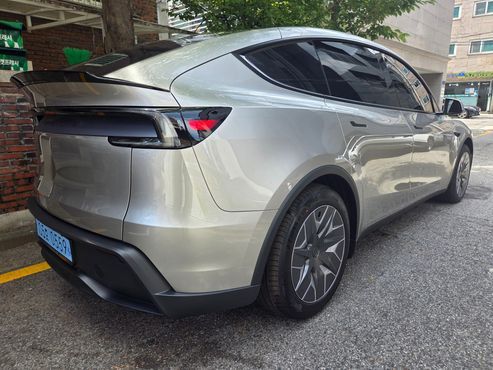 Tesla Model Y L Long Range AWD — пробег 2 197 км — фото 4 из 5