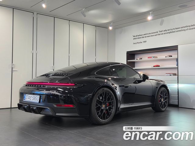 Porsche 911 Carrera 4 GTS — пробег 330 км — фото 2 из 5