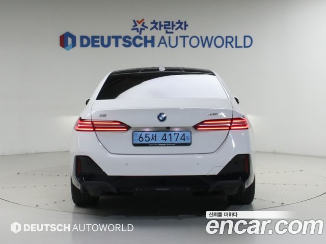 BMW i5 eDrive 40 M Sport — пробег 7 123 км — фото 4 из 5
