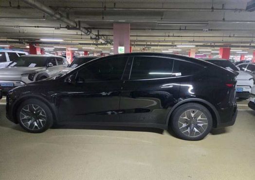 Tesla Model Y L Long Range AWD — пробег 1 км — фото 2 из 5