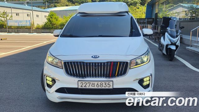 Kia Carnival 9-Seater Hi-Limousine Noblesse Special — пробег 113 000 км — фото 2 из 5