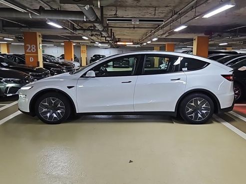 Tesla Model Y L Long Range AWD — пробег 8 км — фото 5 из 5