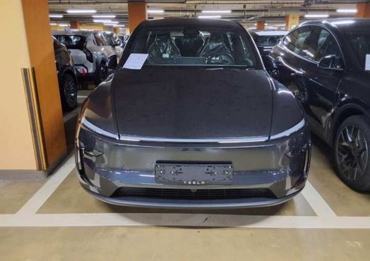 Tesla Model Y L Long Range AWD — пробег 1 км — фото 1 из 5