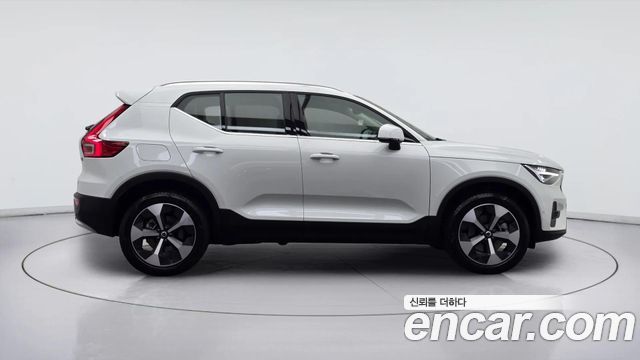 Volvo XC40 B4 Ultra Bright — пробег 2 363 км — фото 3 из 5