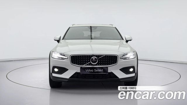 Volvo V60 B5 Ultra AWD — пробег 609 км — фото 2 из 5
