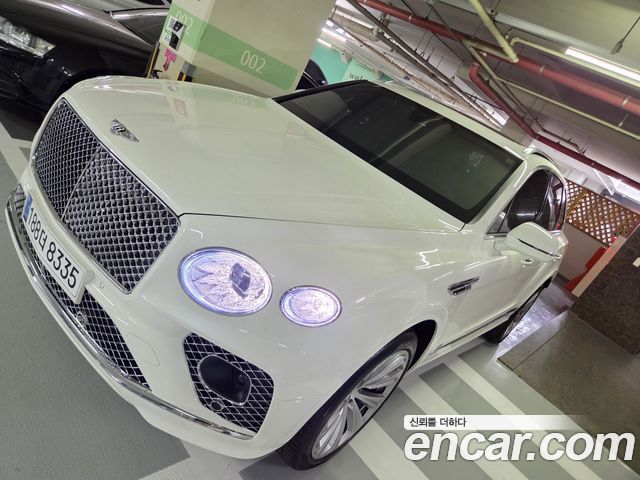 Bentley Bentayga 4.0 V8 — пробег 11 000 км — фото 3 из 5