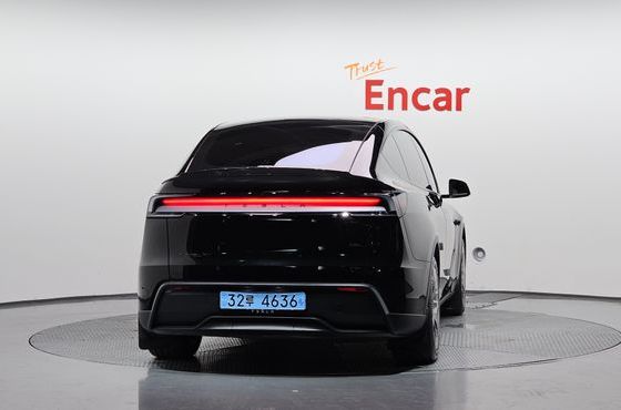 Tesla Model Y L Long Range AWD — пробег 8 684 км — фото 4 из 5