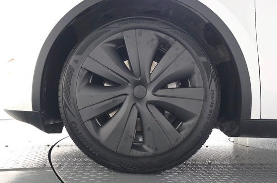 Tesla Model Y Long Range AWD — пробег 60 961 км — фото 5 из 5