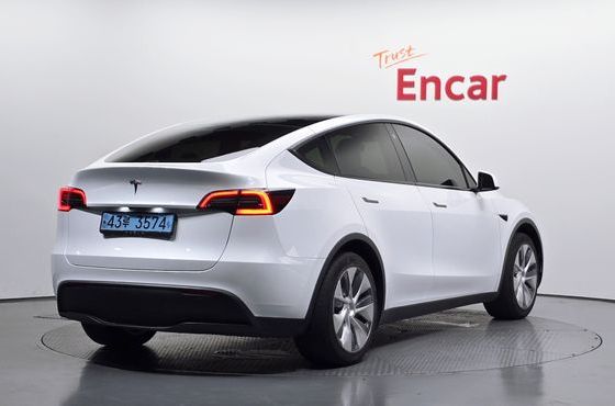 Tesla Model Y RWD — пробег 73 832 км — фото 2 из 5