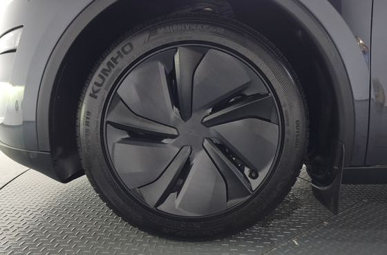 Tesla Model Y RWD — пробег 15 290 км — фото 5 из 5