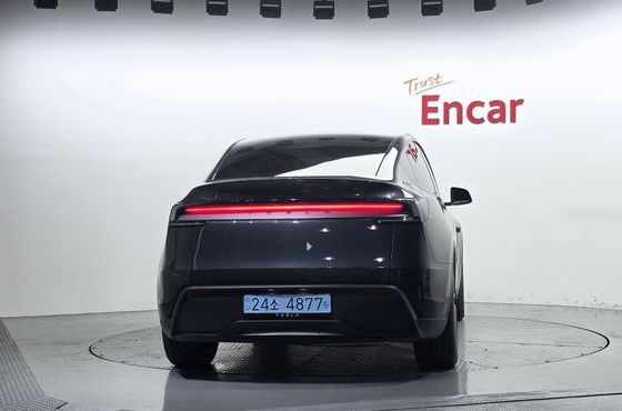 Tesla Model Y Premium RWD — пробег 4 878 км — фото 4 из 5