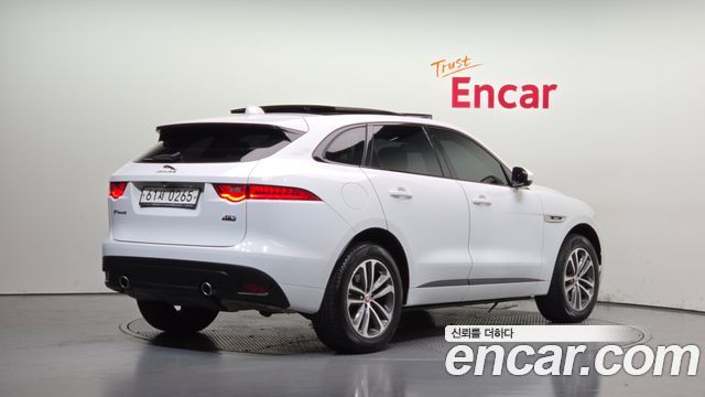 Jaguar F-PACE 35t R-Sport — пробег 70 863 км — фото 2 из 5