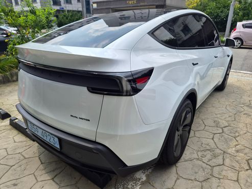 Tesla Model Y Premium Long Range AWD — пробег 500 км — фото 5 из 5