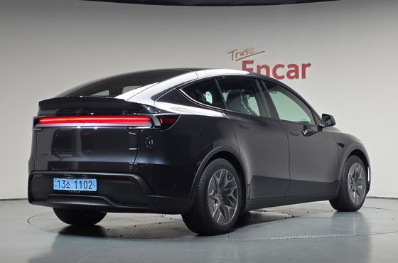 Tesla Model Y L Long Range AWD — пробег 61 км — фото 2 из 5