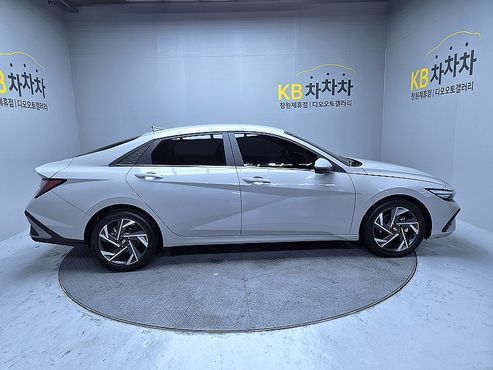 Hyundai AVANTE 1.6 Inspiration — пробег 22 793 км — фото 3 из 5