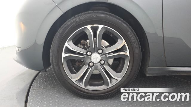 Peugeot 208 из Кореи Encar