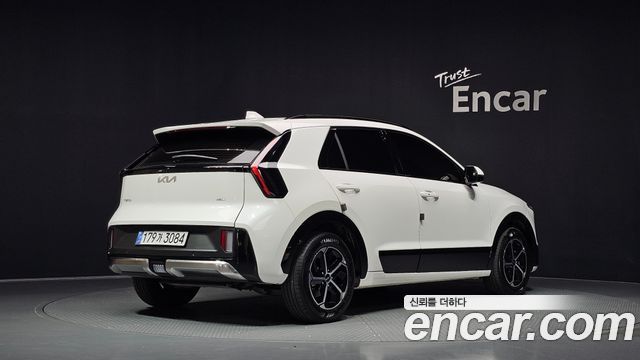 Kia Niro Prestige — пробег 4 549 км — фото 2 из 5