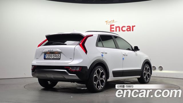 Kia Niro Signature — пробег 63 358 км — фото 2 из 5
