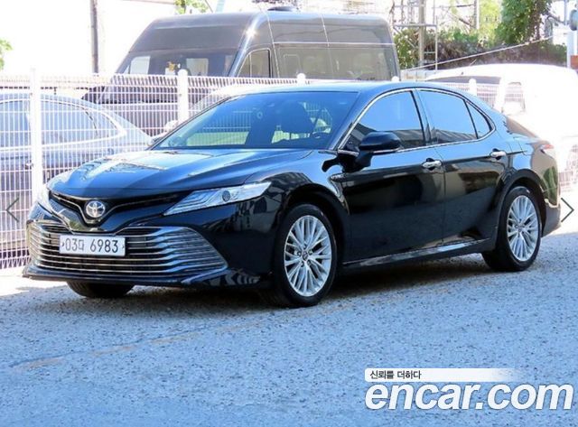 Toyota Camry 2.5 XLE Hybrid — пробег 90 920 км — фото 2 из 5