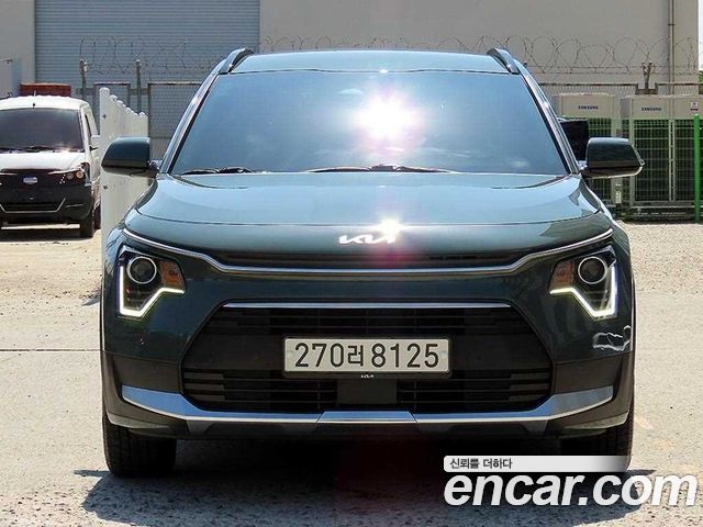 Kia Niro Prestige — пробег 73 956 км — фото 1 из 5