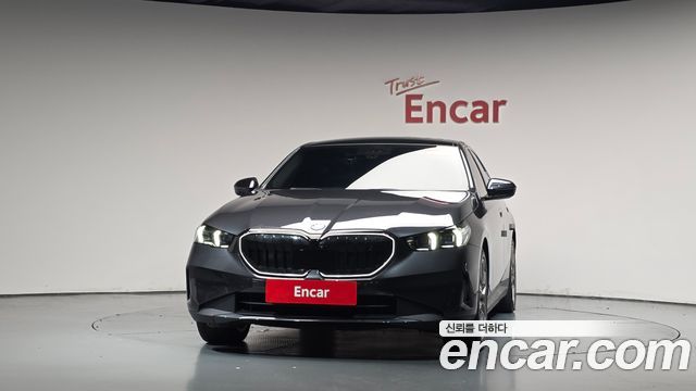 BMW i5 eDrive 40 — пробег 51 448 км — фото 3 из 5