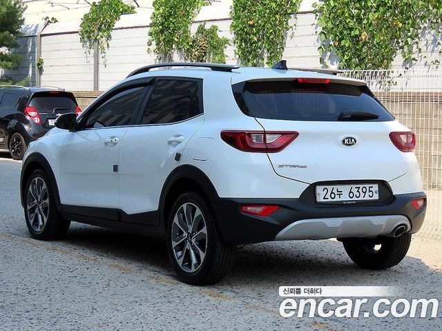 Kia Stonic 1.4 Prestige — пробег 117 027 км — фото 2 из 5