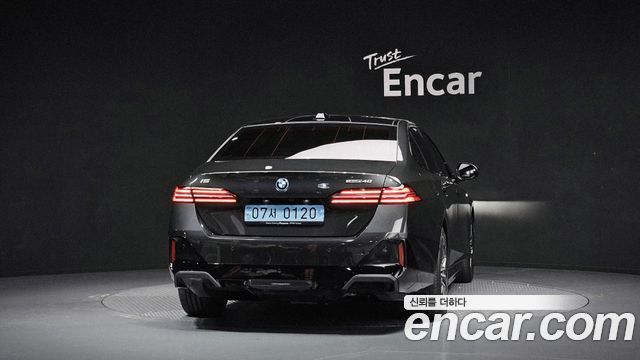 BMW i5 eDrive 40 M Sport — пробег 16 038 км — фото 4 из 5