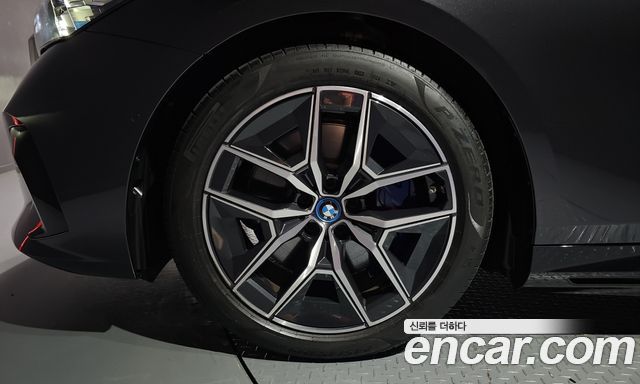 BMW i5 eDrive 40 M Sport — пробег 16 038 км — фото 5 из 5