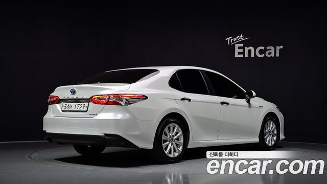 Toyota Camry 2.5 LE Hybrid — пробег 98 971 км — фото 2 из 5