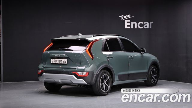 Kia Niro Prestige — пробег 73 981 км — фото 2 из 5