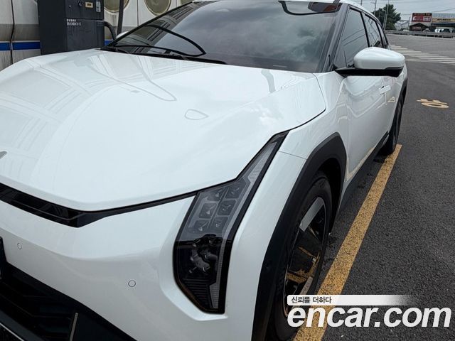 Kia EV4 Standard 2WD Earth — пробег 7 500 км — фото 1 из 5