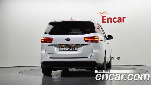 Kia Carnival 11-Seater Prestige — пробег 62 554 км — фото 4 из 5