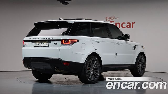 Land Rover Range Rover Sport 3.0 SDV6 HSE Dynamic — пробег 102 238 км — фото 2 из 5