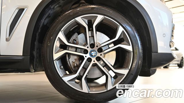 BMW X5 xDrive 45e xLine — пробег 71 961 км — фото 5 из 5