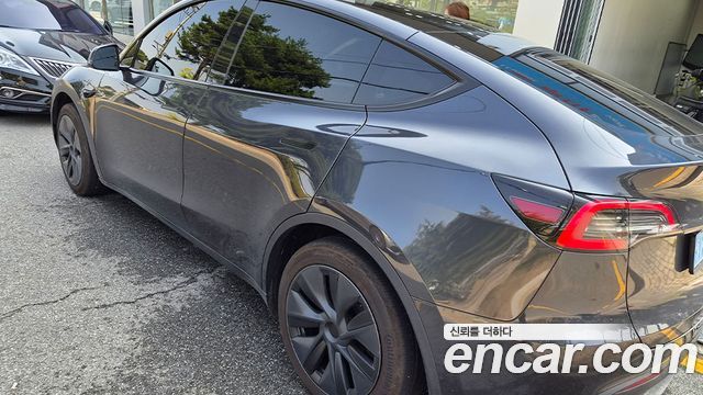 Tesla Model Y RWD — пробег 33 744 км — фото 3 из 5